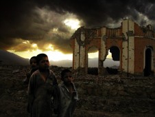 جنگ و دیگر هیچ